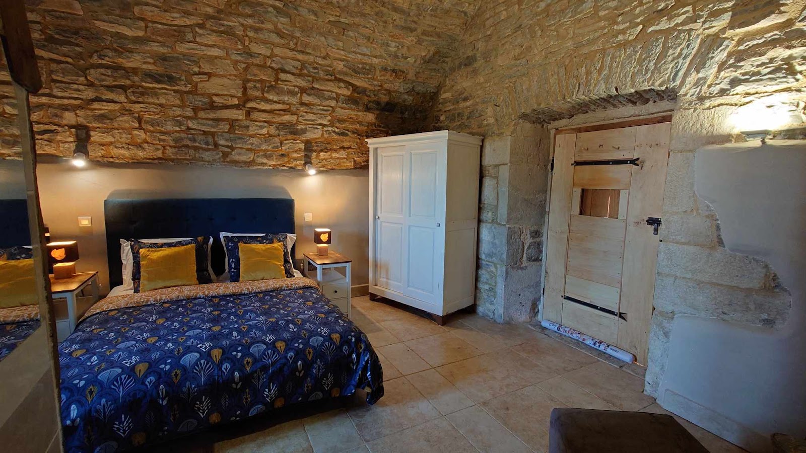 Chambre voutée du Gite Ocarlax de Pech Bernou